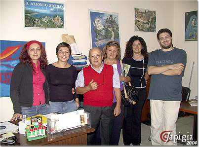 Foto di gruppo con le socie della Pro Loco di Sant'Alessio Siculo